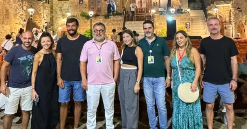 الفن و المشاهير: مفاجأة عالمية في ختام مهرجان الافلام القصيرة المتوسطية الذي قامت به لجنة مهرجانات البترون الدولية انتهت فعاليات مهرجان الأفلام القصيرة المتوسطية بنسخته الثامنة الت