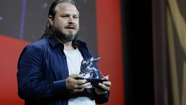 البوابة ستار: القائمة الكاملة لجوائز مهرجان فينيسيا السينمائي 2024 أسدل الستار على فعاليات مهرجان فينيسيا السينمائي الدولي في نسخته ال 81، بتوزيع جوائز الأسد الذهبي لأفضل الأعمال ا