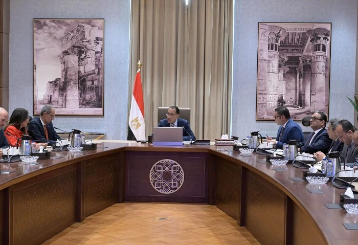 رئيس الوزراء يستعرض مشروعا مقترحا لإقامة مركز بيانات أخضر من خلال أحد التحالفات عقد الدكتور مصطفى مدبولي رئيس مجلس الوزراء، مساء اليوم، اجتماعا