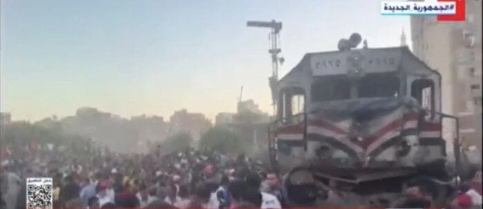 مراسل إكسترا نيوز يكشف عن حصيلة ضحايا تصادم قطاري الشرقية حتى الآنأكد مراسل إكسترا نيوز بالشرقية، وفاة شخص وإصابة 18 آخرين في حادث اصطدام قطارين بالزقازيق.وأفاد المراسل، بأن سيارات