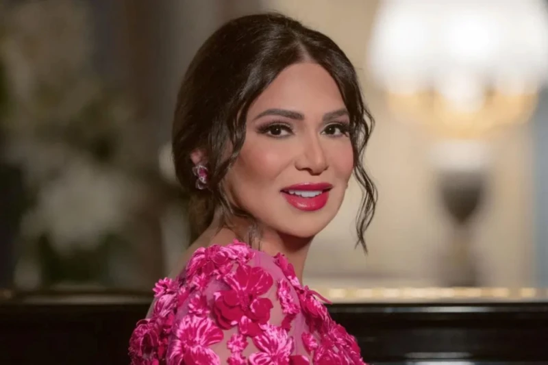 بكلمات رقيقة: هكذا هنأت نوال الكويتية ابنتها بيوم ميلادها هنأت النجمة نوال الكويتية ابنتها بيوم ميلادها؛ إذ اختارت في هذا الأمر جملا وعبارات رقيقة، كشفت من خلالها عن مدى الحب الشدي