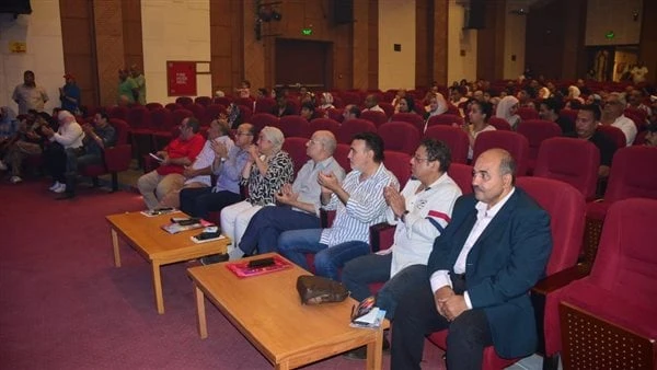 فرقة صوت بلادي تقدم طرح حرير بالسامر ضمن مهرجان مسرح الهواةشهد مسرح السامر بالعجوزة، أمس الأربعاء، العرض المسرحي طرح حرير، ضمن فعاليات مهرجان مسرح