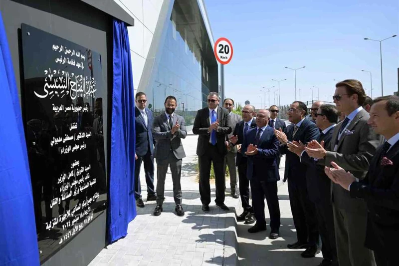 الحكومة قدمت كافة التيسيرات والحوافز.. رئيس الوزراء يعلن اجتذاب 3 شركات عالمية عملاقة أدلي الدكتور مصطفى مدبولي، رئيس مجلس الوزراء، بتصريحات