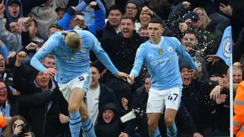 -التعادل السلبي يحسم قمة مانشستر سيتي وإنتر ميلان في دوري الأبطال .. انتهى لقاء القمة بين عملاق فرنسا باريس سان جيرمان والوافد الجديد على دوري أبطال