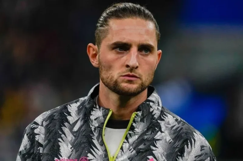 الإعلان خلال ساعات.. رابيو يجتاز الفحص الطبي لمارسيليا خضع الدولي الفرنسي أدريان رابيو بنجاح للفحص الطبي استعدادا لعقده لمدة موسمين مع أولمبيك مرسيليا. وذكرت إذاعة مونت كارلو على م