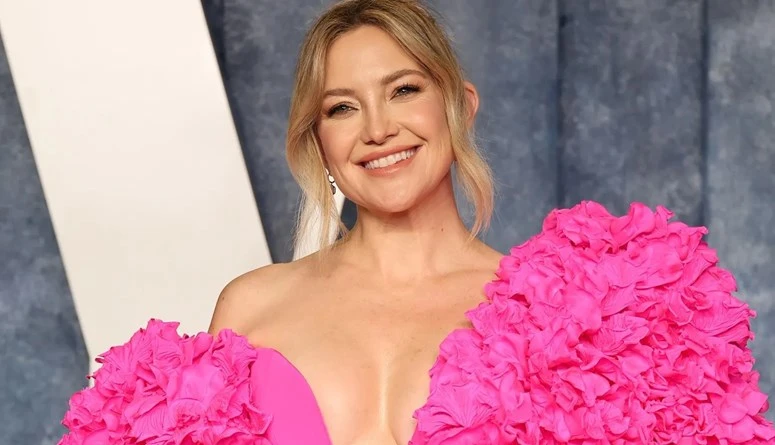 كيت هدسون تواسي جوردون بلوم بعد اعتراف زوجها بخيانتهاكشفت تقارير إعلامية أن النجمة الأميركية كيت هدسون تواسي زوجة المغني والموسيقي ديف غرول، الممثلة جوردون بلوم، بعد أن اعترف بإنجا