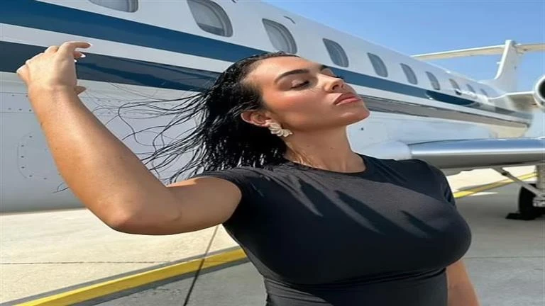 جورجينا تصاب بالزعر بسبب موقف مفاجئ في شوارع البندقية ( فيديو) لايف ستايل كتبت- أسماء مرسي: ظهرت عارضة الأزياء الإسبانية جورجينا رودريغيز، صديقة