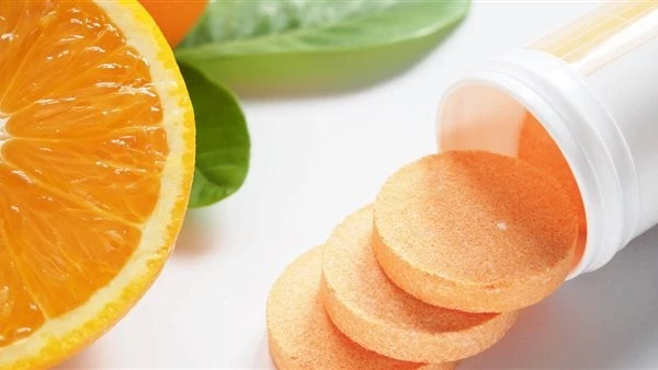 احترس.. فيتامين سي يتفاعل مع هذه الأدوية يتفاعل فيتامين سي مع الأدوية الأخرى بشكل متفاوت حسب نوع الدواء والجرعة وطبيعة الجسم.ووفقا لما جاء في موقع