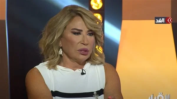 أثارت المخرجة إيناس الدغيدي الجدل خلال الساعات الأخيرة، بسبب تصريحاتها خلال استضافتها ببرنامج القرار مع المذيعة ناديا الزغبي على قناة الغد، حيث تحدثت الدغيدي عن رأيها في الحجاب، فض