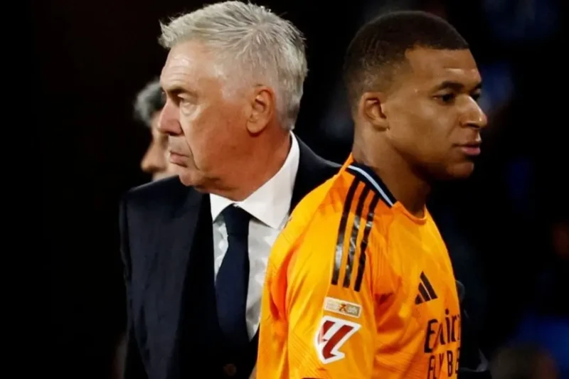 بعد البداية المتعثرة.. أنشيلوتي يقرر التضحية بأحد المهاجمين يعتزم كارلو أنشيلوتي المدير الفني لريال مدريد إجراء تغيير تكتيكي على خطة لعب فريقه بعد البداية المهتزة للموسم الحالي.وخس