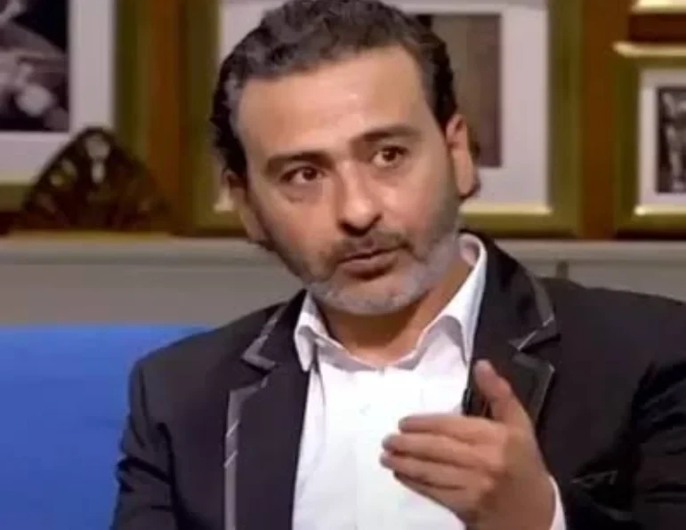 نهاية سعيدة لأزمة أحمد عزمي : عقد مع الشركة المتحدةالمشهد تكرر كثيرا . نجوم لا يجدون عملا ، بينما تتشابك الأعمال الفنية ليل نهار أفلام ومسرحيات ومسلسلات وبرامج . أحمد عزمي له وجه س