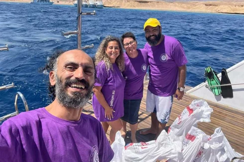 بمشاركة غواصين أجانب ومصريين.. إطلاق حملة لنظافة قاع البحر بمحمية رأس محمد (تفاصيل) أطلقت غرفة سياحة الغوص والأنشطة البحرية بجوب سيناء، حملة نظافة لقاع البحر بمحمية رأس محمد، بمشار