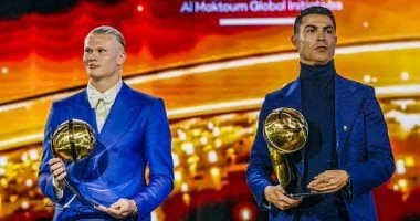 -3 أهداف تفصل هالاند عن تحطيم رقم رونالدو التاريخي .. يفصل النرويجي إيرلينج هالاند مهاجم مانشستر سيتي 3 أهداف عن تحطيم الرقم التاريخي المسجل باسم النجم البرتغالي كريستيانو رونالدو 