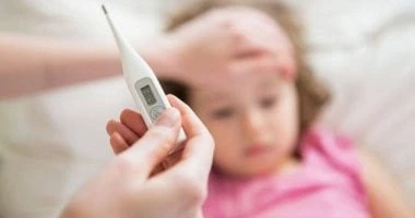 كيف تحمي طفلك من التهاب الكبد الفيروسي؟ صحة وطب التهاب الكبد الفيروسى من الأمراض التي تصيب الكبار والأطفال، ويصاحبه ارتفاع حرارة الجسم، واليرقان