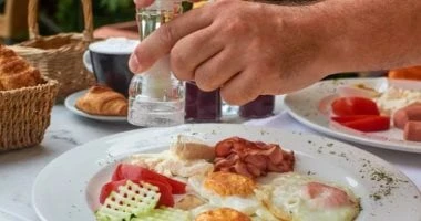 من طعامك.. كيف يمكنك التحكم فى مرض الكلى المزمن صحة وطب يمكن أن يحدث تناول الطعام الصحي فرقا كبيرا على صحتك، خاصة لو كنت تعانى من أمراض الكلى