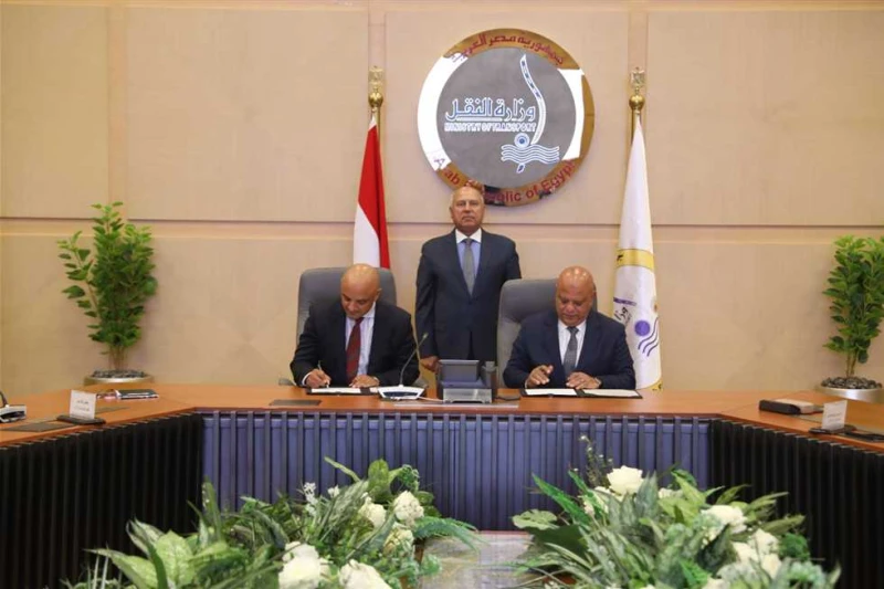 وزير الصناعة والنقل يشهد توقيع عقد بين ميناء الإسكندرية وتحالف شركات شهد الفريق كامل الوزير، نائب رئيس مجلس الوزراء للتنمية الصناعية، وزير الصناعة