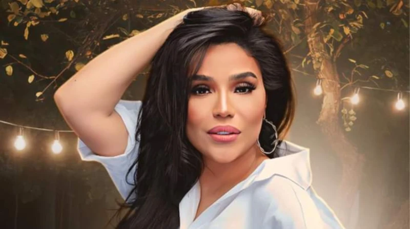 أمينة ترد على انتقادات تصرفها مع أحد أفراد فرقتها: مش سامعينهم عبرت المطربة الشعبية أمينة عن استيائها الشديد من الانتقادات التي تعرضت لها بعد تداول مقطع فيديو لها وهي تبعد شخصا من