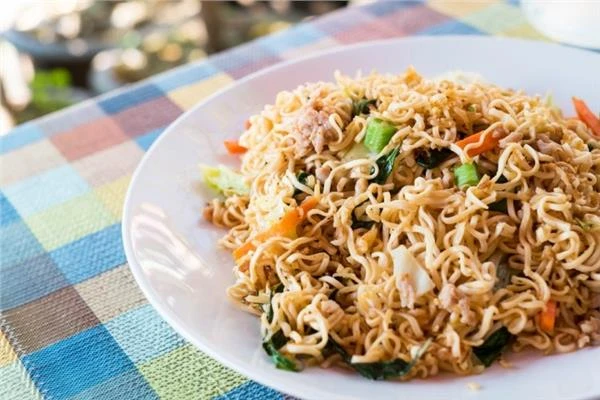 طريقة عمل شعيرية سريعة التحضير في المنزل متفرقات طريقة عمل شعيرية سريعة التحضير في المنزل شعرية سريعة التحضير الشعيرية سريعة التحضير هي إحدى الأكلات السهلة والسريعة التي يشتهر بها 