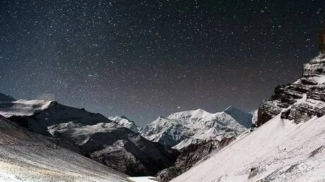 أيها السادة! رجل الثلج قادم إلى هنا.. شبح قاعدة لغرباء عن الأرض في جبال الهمالايا! متفرقات موقع الهند اليوم يلفت إلى أن شغف الإنسان بالمجهول يمتد إلى ما وراء الأفق ويصل إلى أماكن ب