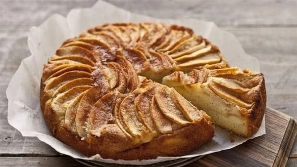 للإفطار مع النسكافيه.. طريقة عمل كيكة التفاح بالقرفةتعتبر طريقة عمل كيكة التفاح بالقرفة هي من وصفات المطبخ الأمريكي المفيد للجسم، والتفاح غني بالعديد