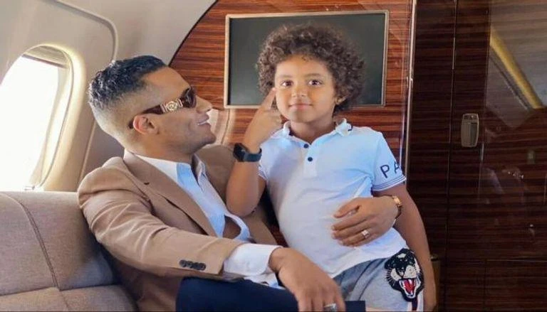 اتهام نجل الفنان محمد رمضان بضرب طفل وحبسه افاق عربية - اتهمت سيدة نجل الفنان المصري محمد رمضان بالاعتداء على ابنها بالضرب، خلال اللعب، وطالبت باتخاذ