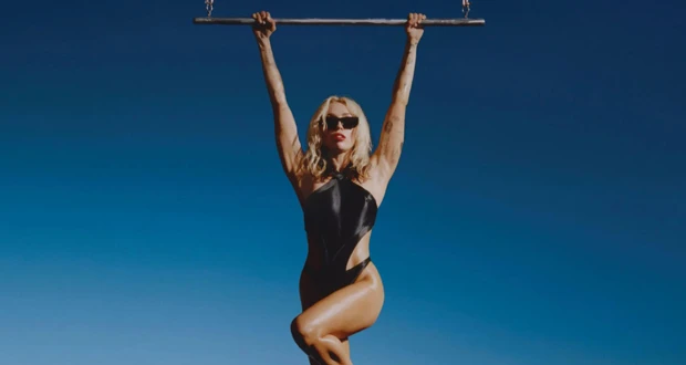 بسبب هذا النجم.. أغنية تضع مايلي سايروس في ورطة تعرف على التالي بسبب هذا النجم.. أغنية تضع مايلي سايروس في ورطة، متابعة بتجرد تواجه النجمة مايلي