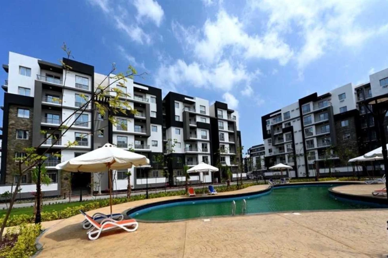 تلائم كل شرائح المجتمع.. الإسكان: طرح وحدات سكنية للحجز الفوري ب8 مدن جديدة أعلن المهندس شريف الشربيني، وزير الإسكان والمرافق والمجتمعات العمرانية، طرح 1645 وحدة سكنية متنوعة بمساح