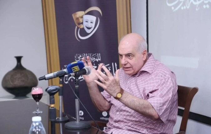 أحمد الإبياري: بعت عربيتي وشقتي لأنتج أولى مسرحياتي الخاصة تعرف على التالي أحمد الإبياري: بعت عربيتي وشقتي لأنتج أولى مسرحياتي الخاصة، قال المؤلف