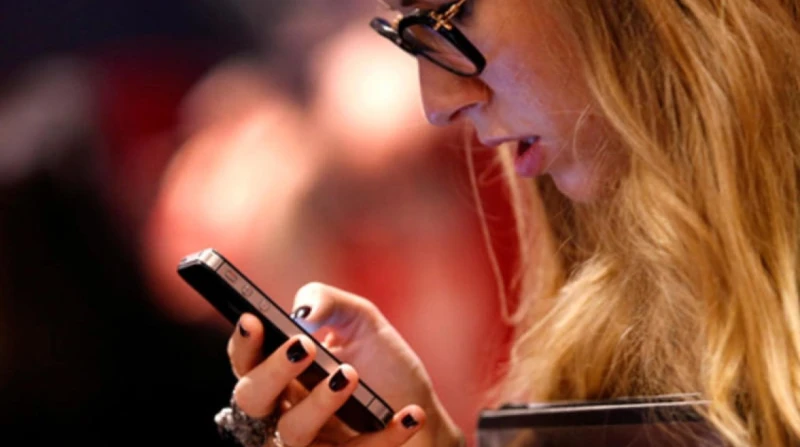 100 مكالمة يوميا.. يابانية تقاضي زوجها بسبب اتصالاته الهاتفية عادة ما تشتكي النساء المتزوجات من إهمال أزواجهن، أو وجود حالة من الجفاف العاطفي بينهما، وتتذمرن دوما من قلة رومانسيتهم