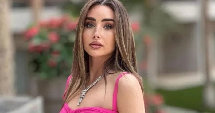 تفاصيل موعد عرض مسلسل إقامة جبرية ل هنا الزاهد (صورة)تستعد الفنانة هنا الزاهد، لعرض أحدث أعمالها الدرامية التي تحمل اسم إقامة جبرية عبر منصة الرقمية