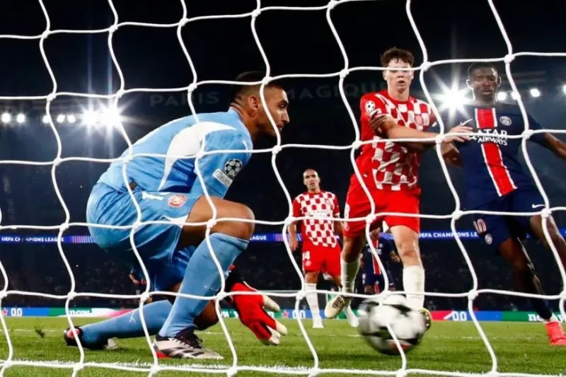 خطأ الحارس غازانيغا يهدي باريس سان جيرمان الفوز على جيرونا فاز باريس سان جيرمان على ضيفه جيرونا 1-0، في أول مباراة له في دوري أبطال أوروبا، بعد خطأ من الحارس باولو جازانيجا الذي فش