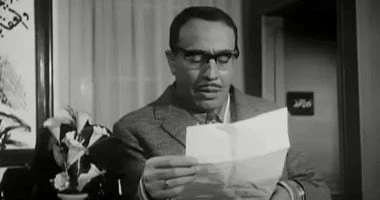 حكاية ضرب والد فؤاد المهندس له بالقلم بسبب جواب غرامى.. فى مئوية الأستاذ المرأة والمنوعات تمر اليوم مائة عام على ميلاد النجم الراحل فؤاد المهندس الذى مازالت أعماله الفنية ونصائحه ف