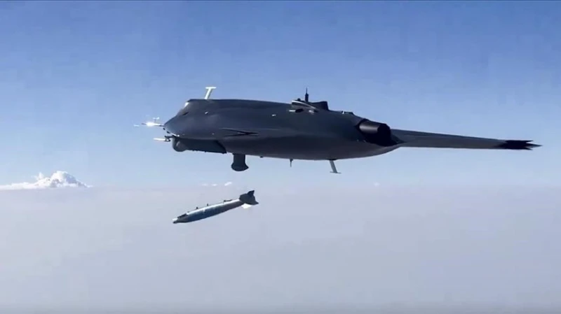 بتاريخ الجمعة 20 سبتمبر 2024أعلنت شركة صناعات الطيران والفضاء التركية توساش أن طائرتها الحربية المسيرة العنقاء 3 محلية الصنع حققت إصابة دقيقة مباشرة في أول عملية اختبار إطلاق ذخيرة