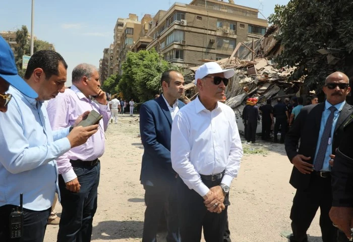 محافظ القاهرة ينتقل إلى موقع انهيار عقار مدينة نصر (صور) انتقل الدكتور إبراهيم صابر محافظ القاهرة وكافة الأجهزة المعنية لموقع العقار المنهار ب 30