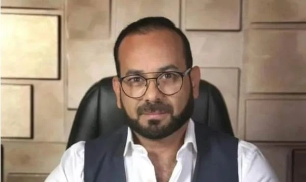 بعد انتهاء أزمته مع هيفاء وهبي.. المنتج إسحق إبراهيم يجري عملية جراحية في القلب تعرف على التالي بعد انتهاء أزمته مع هيفاء وهبي.. المنتج إسحق إبراهيم يجري عملية جراحية في القلب، خضع