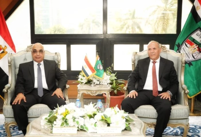 وزير العدل يزور رئيس هيئة قضايا الدولة لتهنئته بمنصبه الجديد استقبل اليوم الثلاثاء، المستشار عبد الرزاق شعيب، رئيس هيئة قضايا الدولة، المستشار عدنان