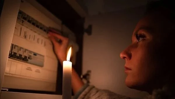 عودة انقطاع الكهرباء بدءا من الغد؟ الحكومة تعلن مفاجأة بشأن خطة تخفيف الأحمالتنتهي المدة التي حددها مجلس الوزراء برئاسة الدكتور مصطفى مدبولي، لوقف