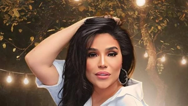 أمينة ترد على منتقدي تصرفها مع أحد العاملين في فرقتهاأعربت المطربة الشعبية أمينة، عن إستيائها الشديد من انتقاد البعض لها، بعد أن تداول مقطع فيديو لها