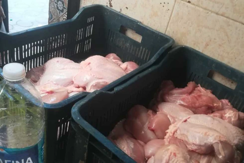 حملات تموينية موسعة ضد التجار المتلاعبين في كفر الشيخ بتكليف من اللواء دكتور علاء عبدالمعطي، محافظ كفرالشيخ، قام الدكتور فتحي عبدالعال، وكيل وزارة الطب البيطري بكفرالشيخ، بشن حملة