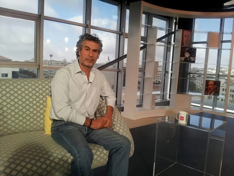 ظهور مؤثر ل حسين دعيبس.. دموع القهر والوجع في مواجهة وفاء الفنانين صدم الوسط الفني خلال الساعات الماضية، بظهور المخرج الأردني حسين دعيبس، من أحد دارات المسنين في الأردن، في لقاء مؤ