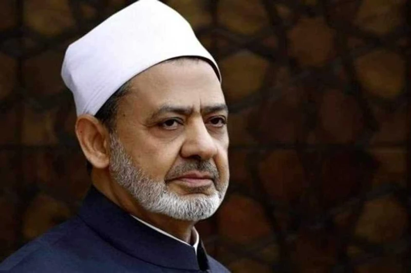 شيخ الأزهر يطالب بالتضامن مع غزة: واجب القرابة في الدين وصلة الدم والمصير المشترك طالب فضيلة الإمام الأكبر الدكتور أحمد الطيب، شيخ الأزهر، خلال كلمته