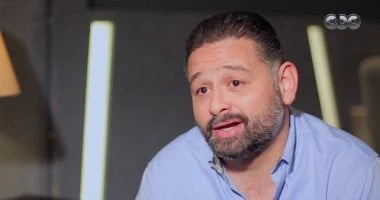 فن: أمير شاهين والمنتج أحمد عبد العاطى يستقبلان عزاء حماهما الخميس بمسجد الشرطة تستقبل زوجة الفنان أمير شاهين، المونتيرة منة جاب الله، واجب العزاء في