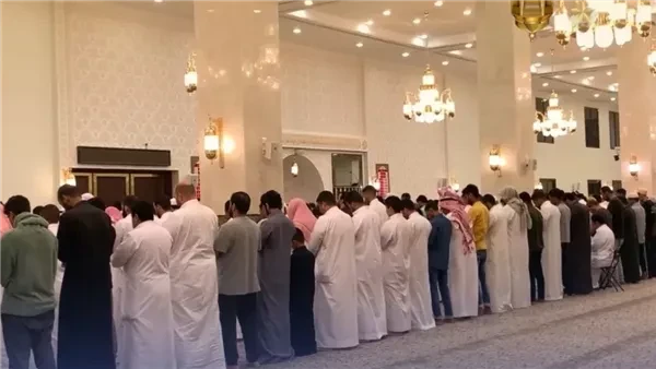 لا صلاة لمن لم يقرأ فاتحة الكتاب.. هل تجعل من يدرك الإمام في الركوع صلاته باطلة؟حديث لا صلاة لمن لم يقرأ فاتحة الكتاب هل تجعل من يدرك الإمام في الركوع صلاته باطلة؟، سؤال نجيب عنه ب