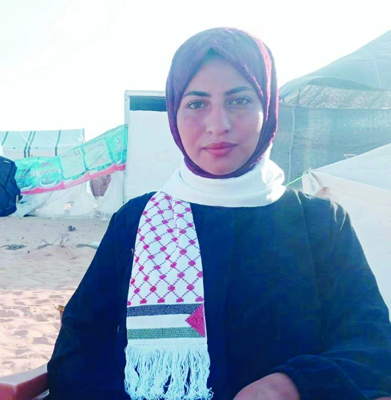 (قمر 14) في غزة.. الطوفان الآخر الثقافة والمنوعات يتواصل طوفان الكتابة في غزة جنبا إلى جنب مع طوفان الموت، ياه.. كم هي مدينة غريبة هذه الغزة! فكل يوم