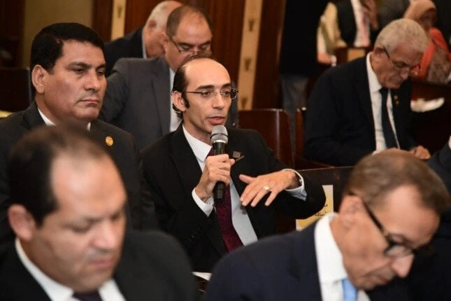 استجابة للصحفيين.. تشريعية النواب توافق على حذف حظر نشر أخبار عن وقائع الجلسات بنحو غير أمينطالب النائب محمد عبد العزيز، بحذف المادة 267 من مشروع القانون الخاصة بحظر نشر أخبار أو م