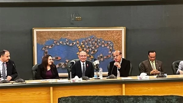 السفير التركي بنقابة الصحفيين: نعمل مع مصر لحل القضية الفلسطينية وتعزيز التعاون الإعلامي أكد السفير التركي بالقاهرة صالح موطلو شن أن تركيا تشارك