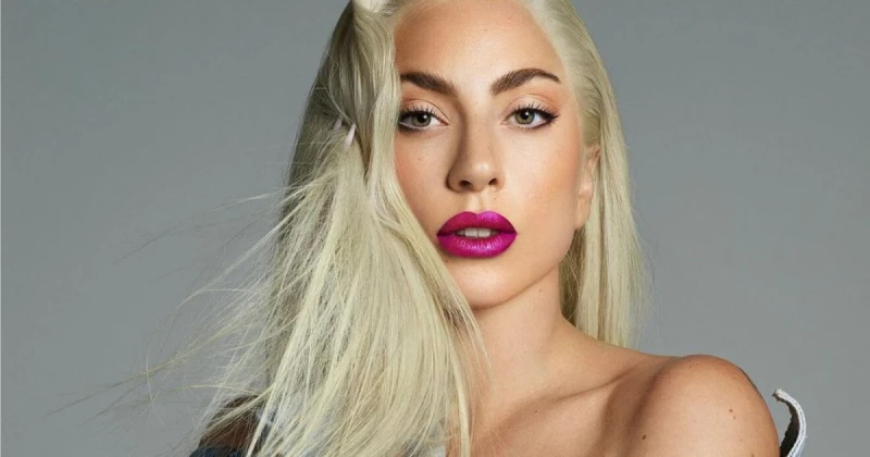 أول ظهور رسمي ل ليدي غاغا برفقة خطيبها.. وهكذا استعرضت خاتم الخطوبة تعرف على التالي أول ظهور رسمي ل ليدي غاغا برفقة خطيبها.. وهكذا استعرضت خاتم الخطوبة، التقطت عدسات الكاميرات، صور