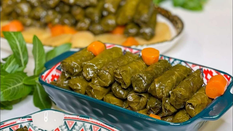 حيل ذهبية لحشو ورق العنب بطريقة تمنعه من التفكك أثناء الطهي منوعات هل تعبت من تفكك ورق العنب أثناء الطهي؟ هل تبحثين عن حيل تضمن لك حشو ورق عنب متماسك