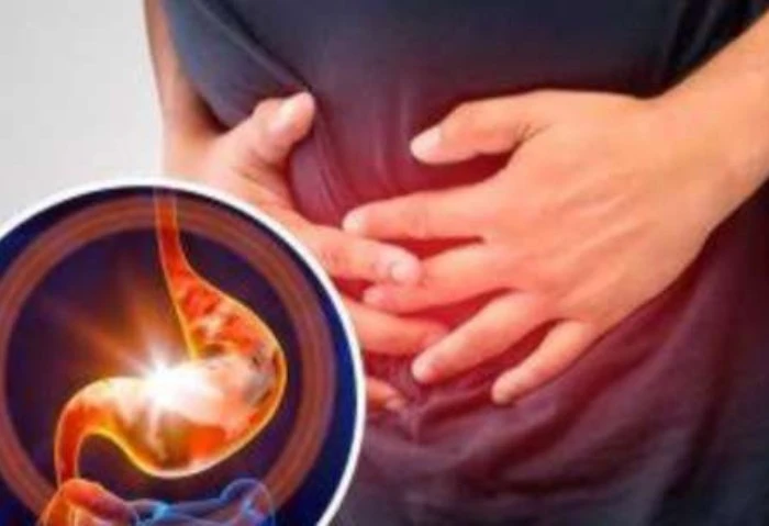 سبب النزلات المعوية في أسوان، ما هي العدوى الإشريكية القولونية وأعراضها؟ أثارت شائعات تلوث المياه في محافظة أسوان قلقا واسعا في الآونة الأخيرة، مما دفع الدكتور خالد عبد الغفار، نائ