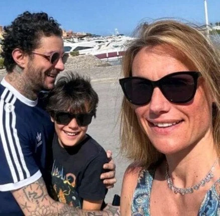 وصول عائلة أحمد الفيشاوي إلى الجونة (صور) مروة الدقيشيشارك الفنان أحمد الفيشاوي متابعيه عير حساباته بمواقع التواصل الاجتماعي، مجموعة صور له برفقة